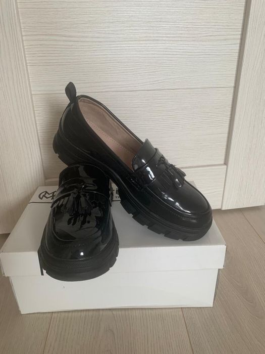 Обувь 37 размер.