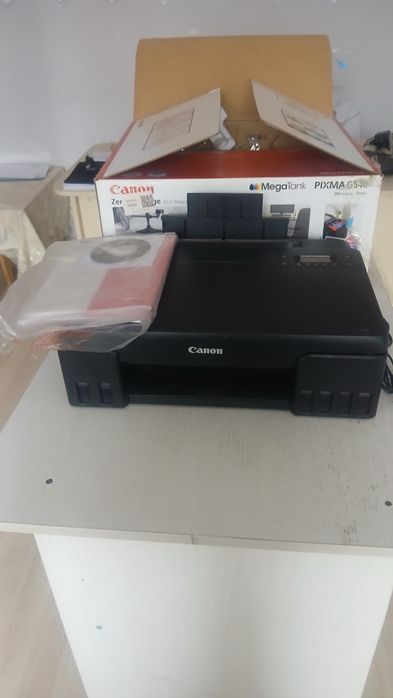Printer sotiladi.  Canon   svetnoy     6 xil rangli