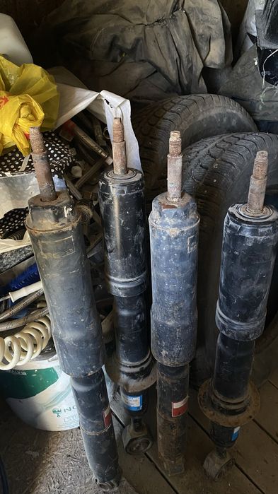 Амортизатор Тайота 200