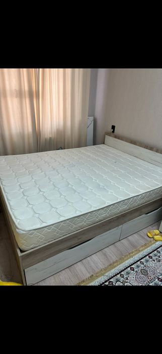 Кровать с матрасем 160х200