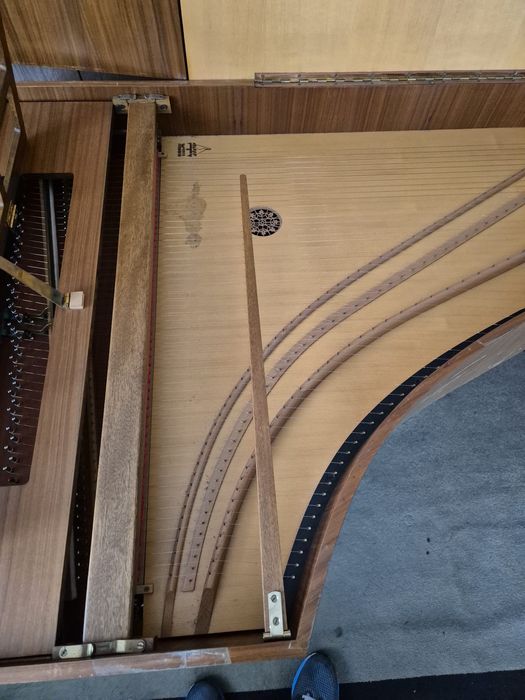 Mini pian lemn vintage Sunați