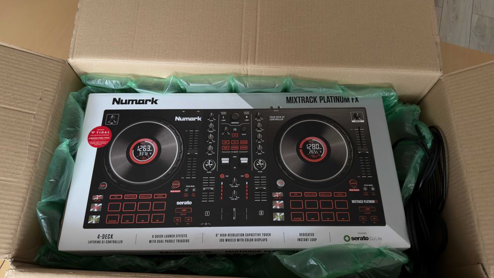 Numark Mixtrack Platinum FX DJ контролер