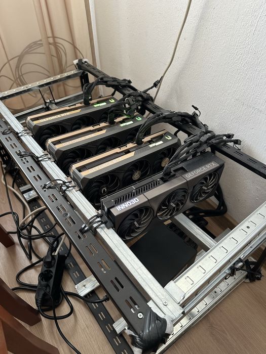 Продавам сървър за изкуствен интелект със 4 бр. Rtx 5090 OC