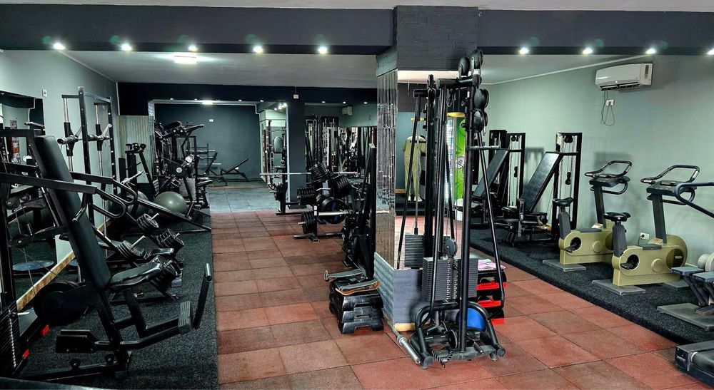 Sala de fitness completa