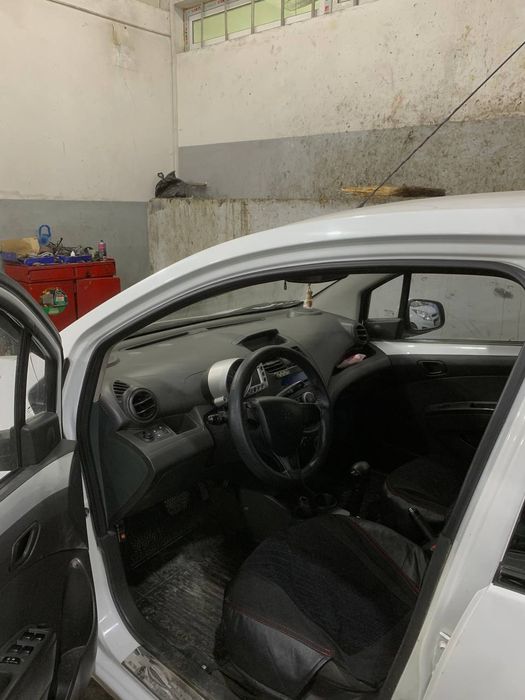 СРОЧНО Продаю Спарк 2014 года, Есть газ метан, состояние среднее,