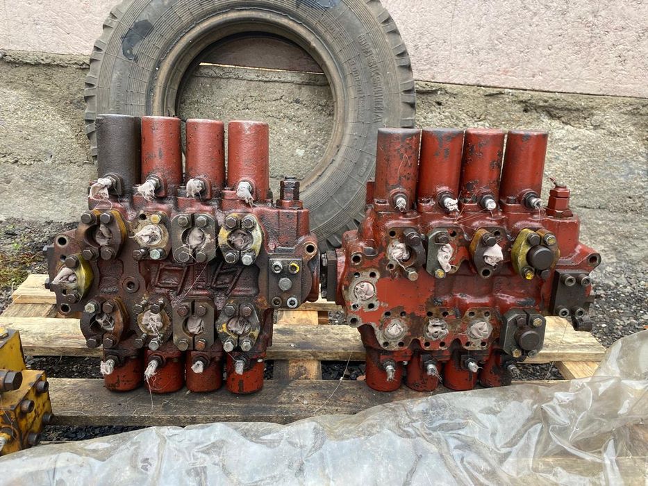 Гидрораспределитль от эксковатора колесный рабочий.