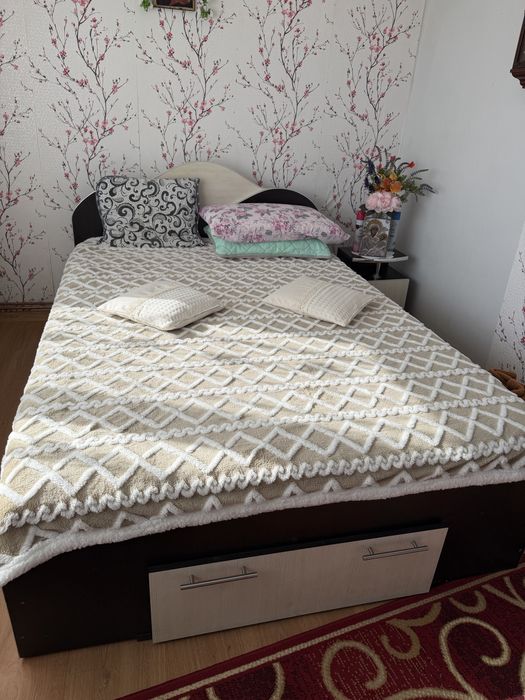 Pat 140/200 cu saltea inclus