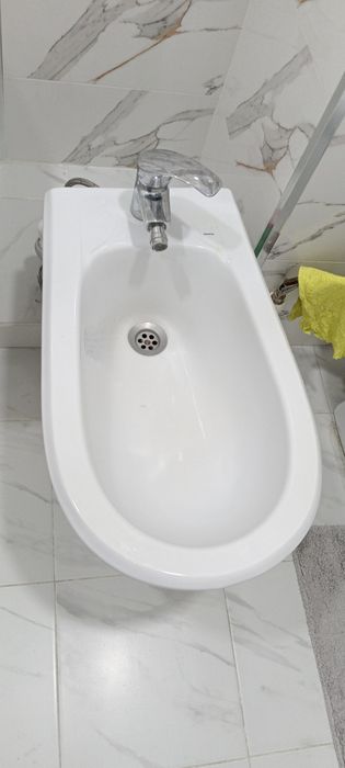 Unitaz bide rakovina oynasi bilan