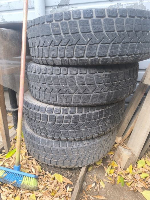 Продам шины (липучка) Maxxis 225/70 R16