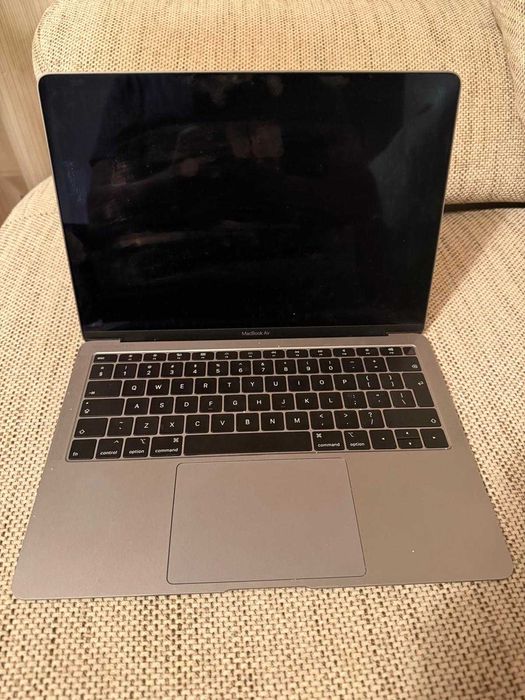 MacBook Air 13-inch, modelul A1932