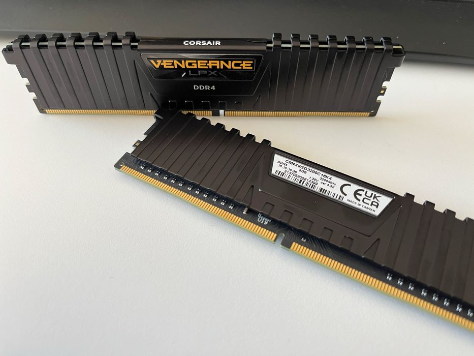 2x 8GB Corsair Vengeance LPX DDR4 3200 C16