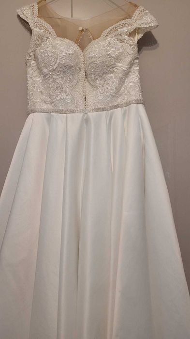 Rochie mireasa model 2022