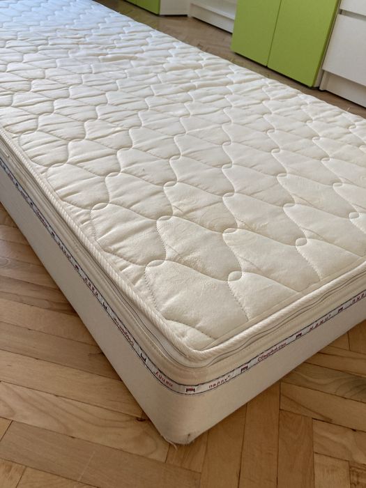 Метално единично легло и матрак с подматрачна рамка