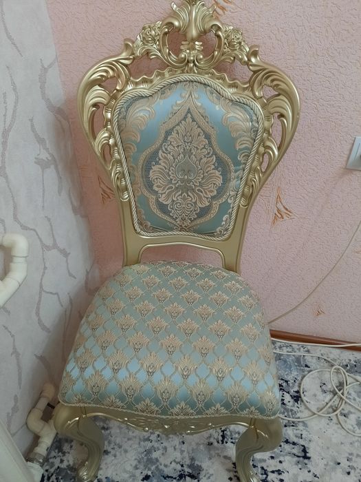 Stol stul kamplekt sotiladi