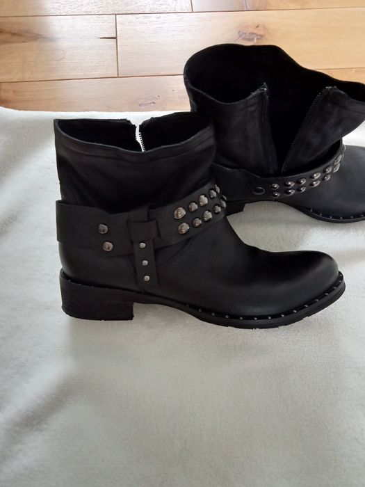 Ghete piele dama,mărimea 39,Alesya made in Italia.