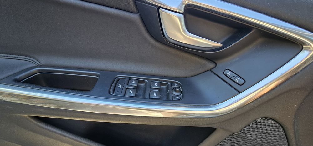 VOLVO S60 2011 — imagine 5