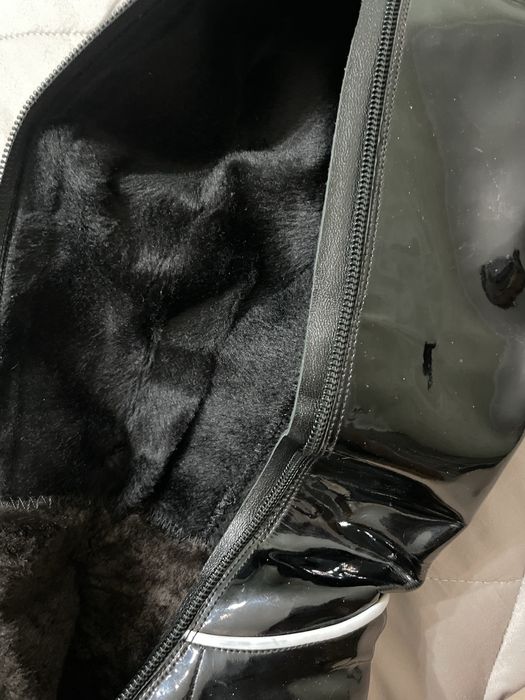 Эффектные лаковые сапоги