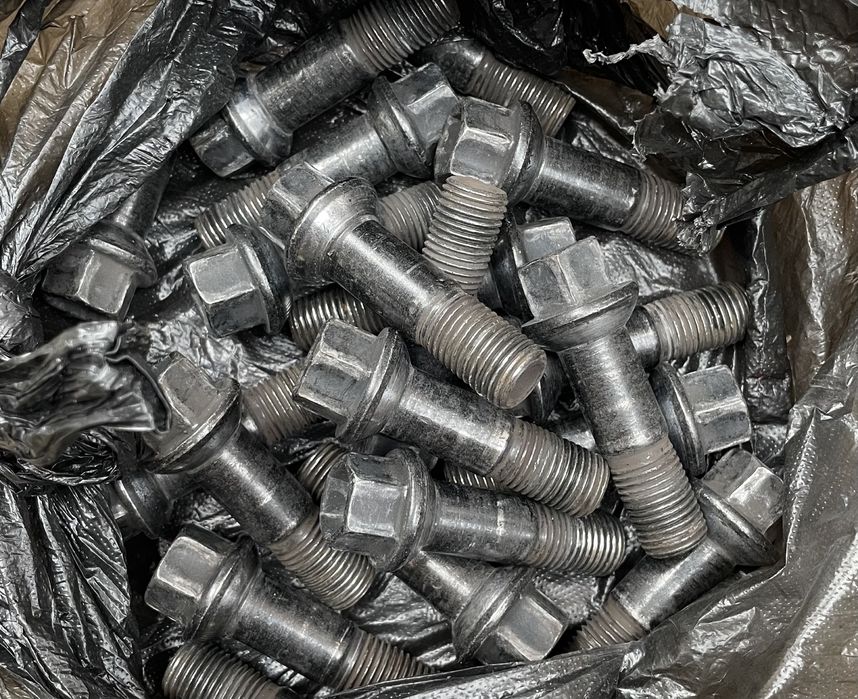 Болты на мерседес оригинал 20 шт