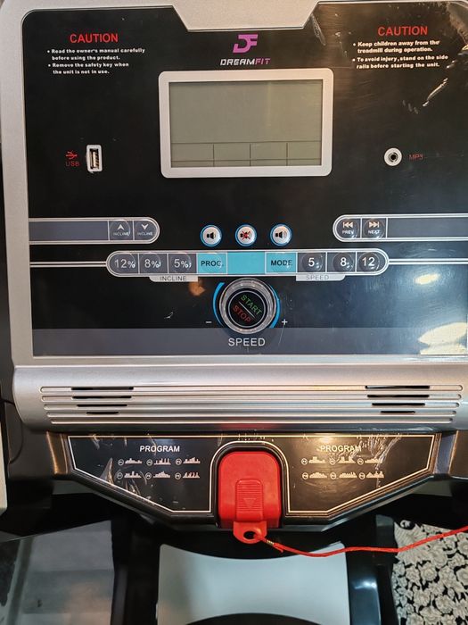 Продаётся новая беговая дорожка пользовались 1 раз.