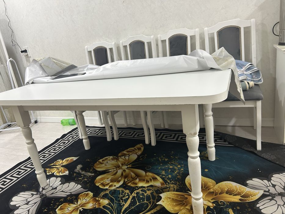 Продается стол стулья