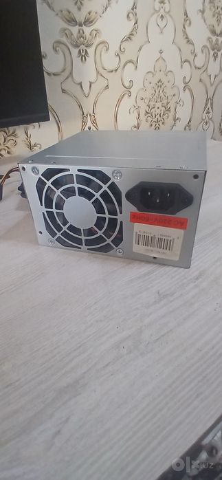 Блок питания с SATA кабелем, 220V ~ 60 HZ