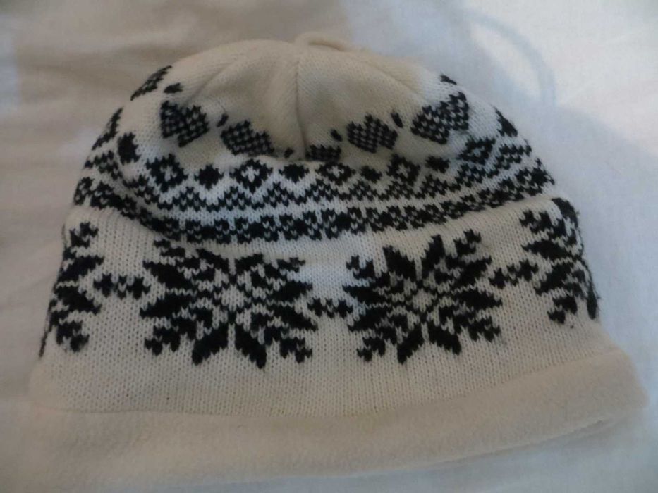 Шапки за ски и спортни дейности