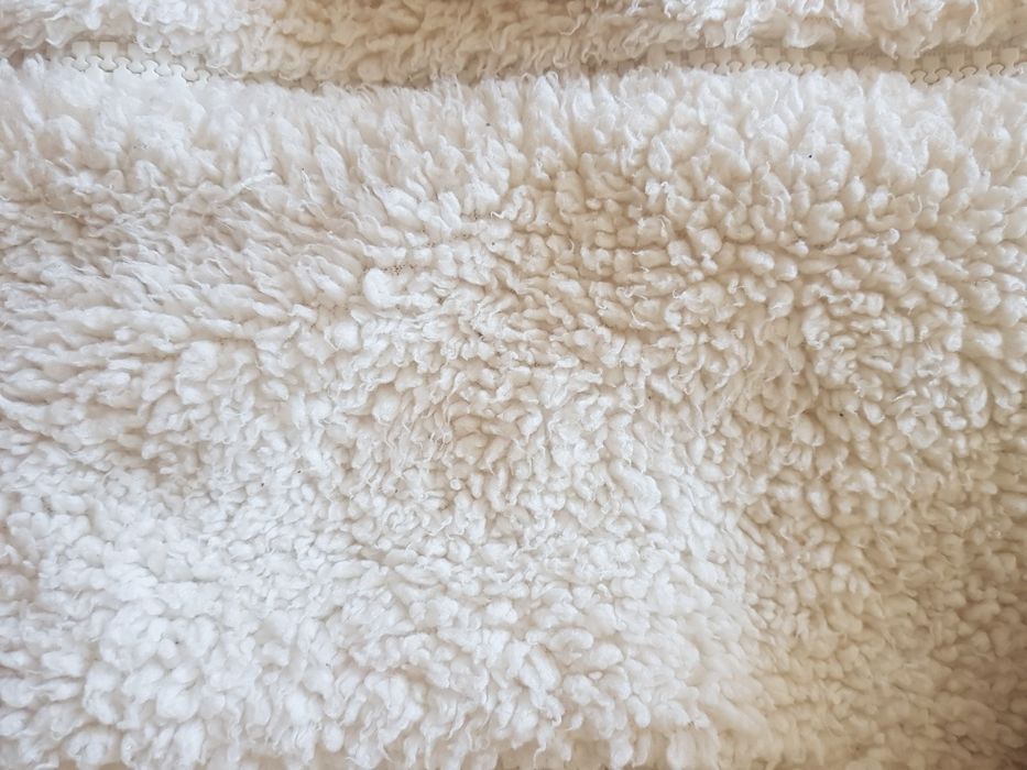 Модерно късо якенце с подплата.