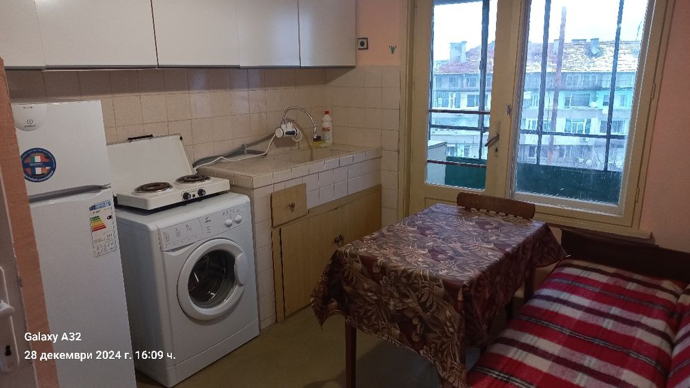 Дава се под наем Тристаен апартамент в Търговище, Център - 75 кв.м за 66300 € - Снимка #14