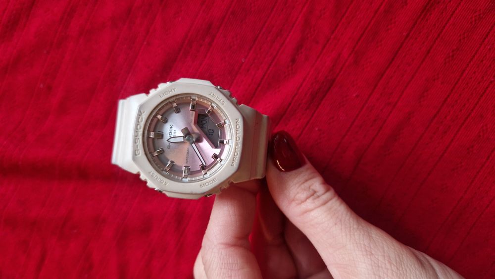 Часовник G-shock - цифров и аналогов