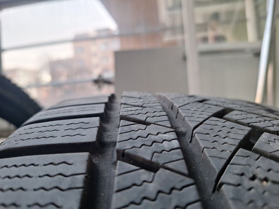 225 40 18 Continental winter 2броя