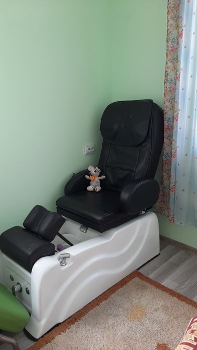 Педикюрное кресло с массажем