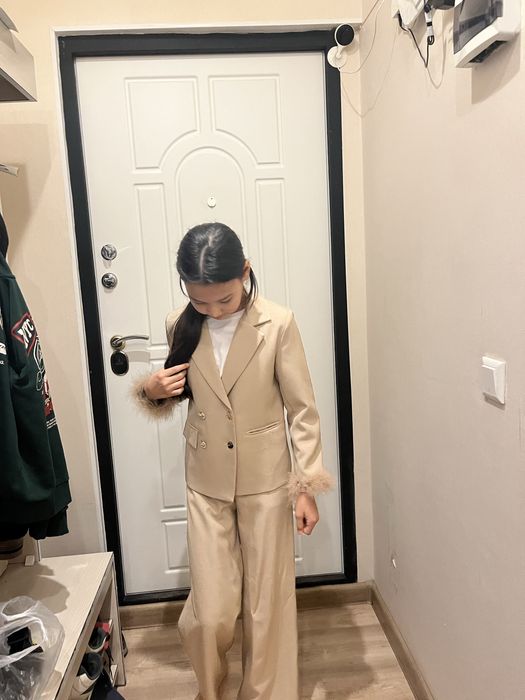 Костюм бежевый