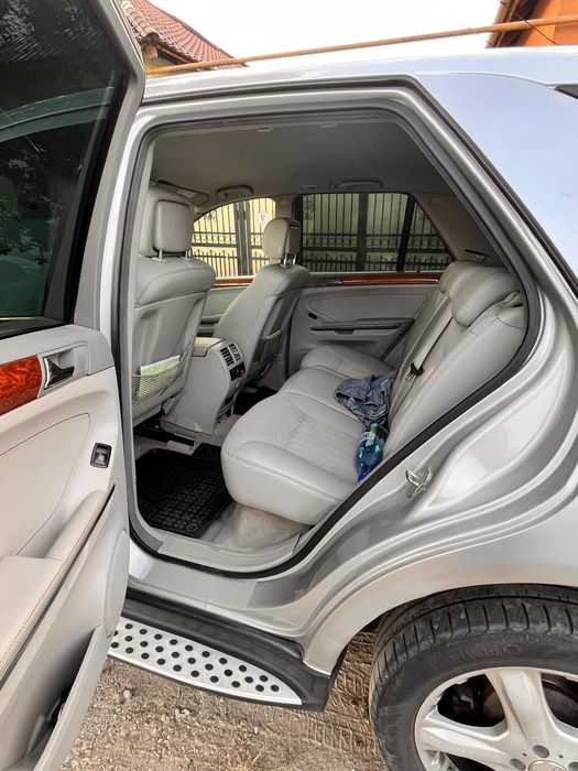 Vând Mercedes ML320