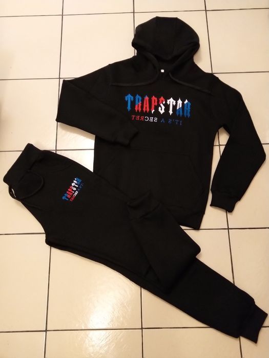 Тийнейджърски ВАТИРАН черен екип TRAPSTAR или тениска TRAPSTAR