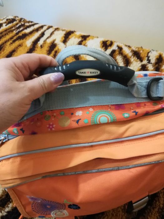 Ученическа раница с много прегради