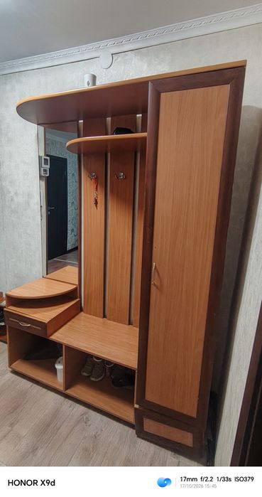 Прихожный шкаф в хорошие состаяние