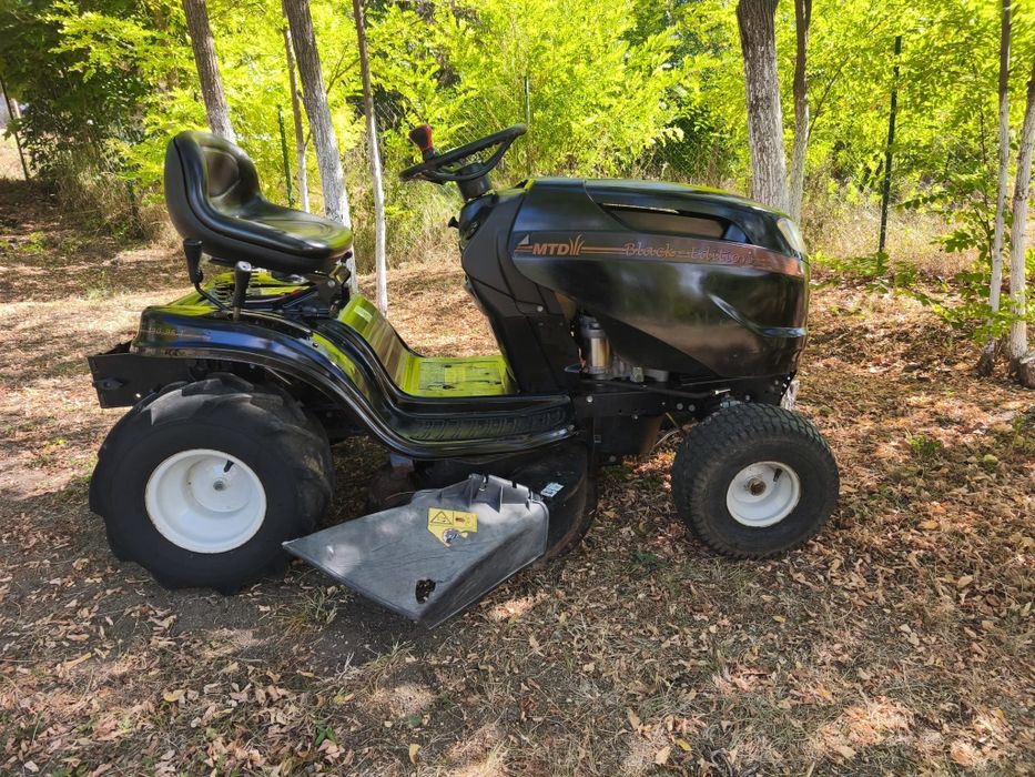 Vând tractoraș tuns gazon MTD Black Edition