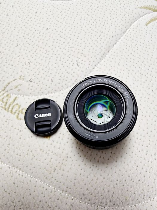 Obiectiv Canon RF 50mm F1.8
