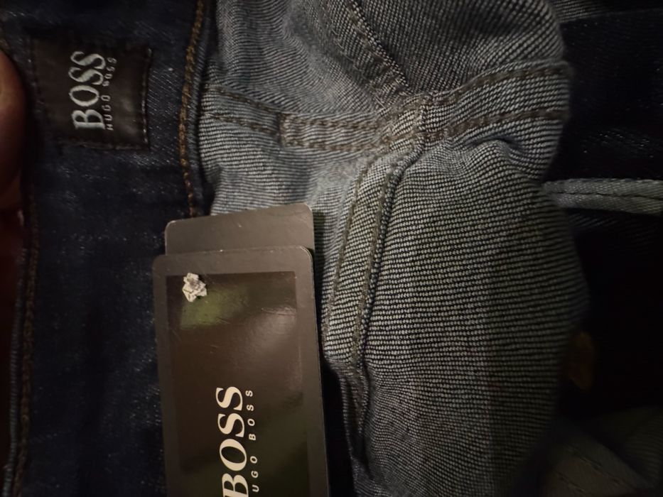 Продавам два броя дънки BOSS и DIESEL