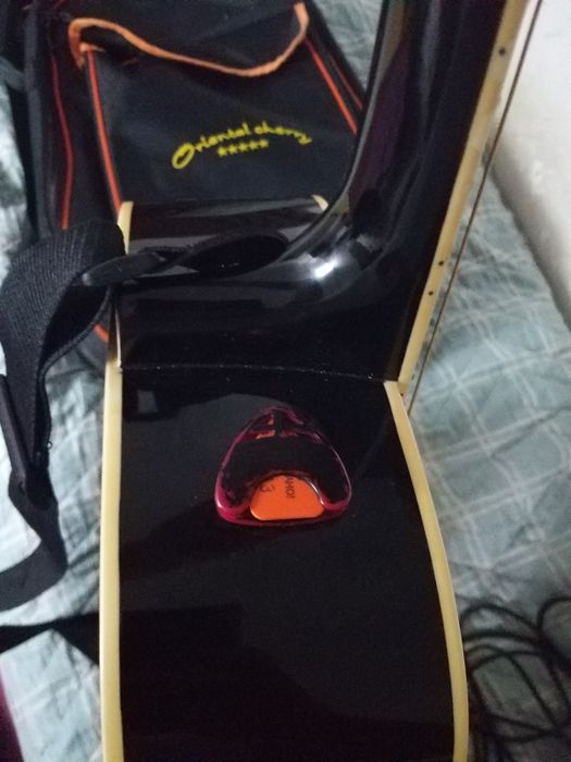 Akustik gitara (Stratos)