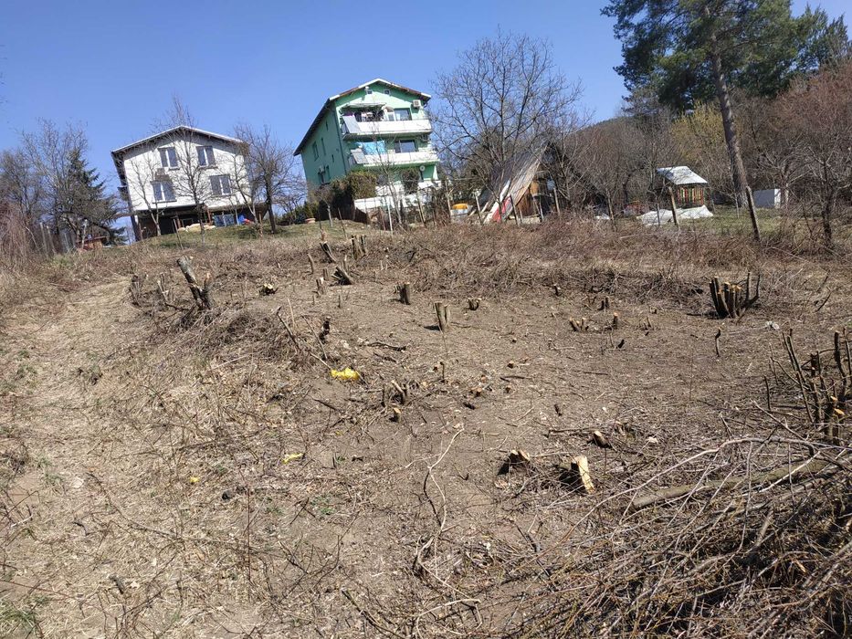 Продавам имот 550кв.м намиращ се в с.Мърчаево, гр.София, Община Витоша