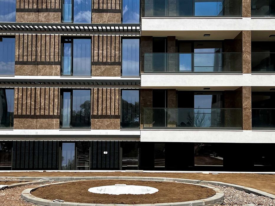 Дизайнерски обзаведен тристаен апартамент