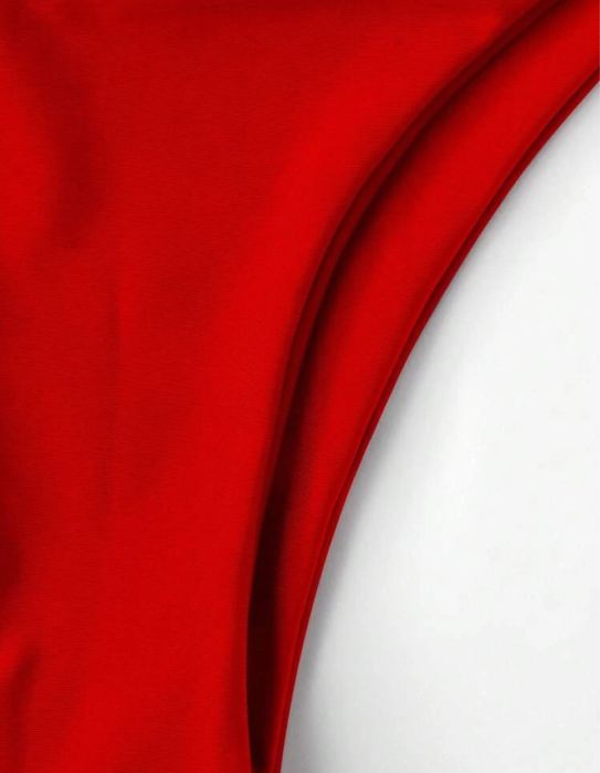 Червен дамски бански костюм