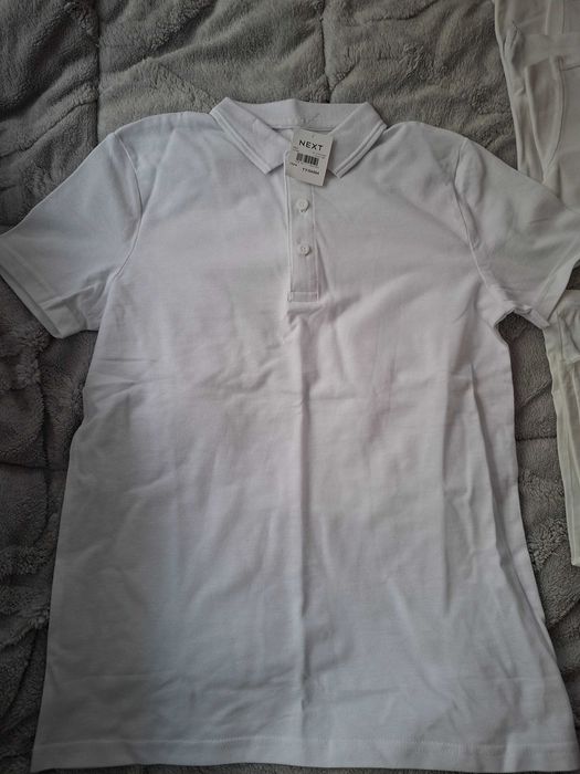 Tricou alb cu nasturi
