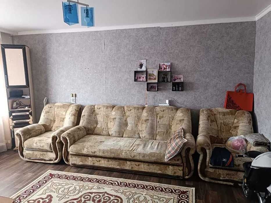 Продам диван и 2 кресла дешево