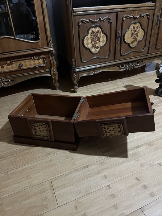 Сундук из красного дерева