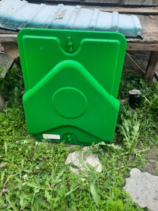 Люк от автобуса.