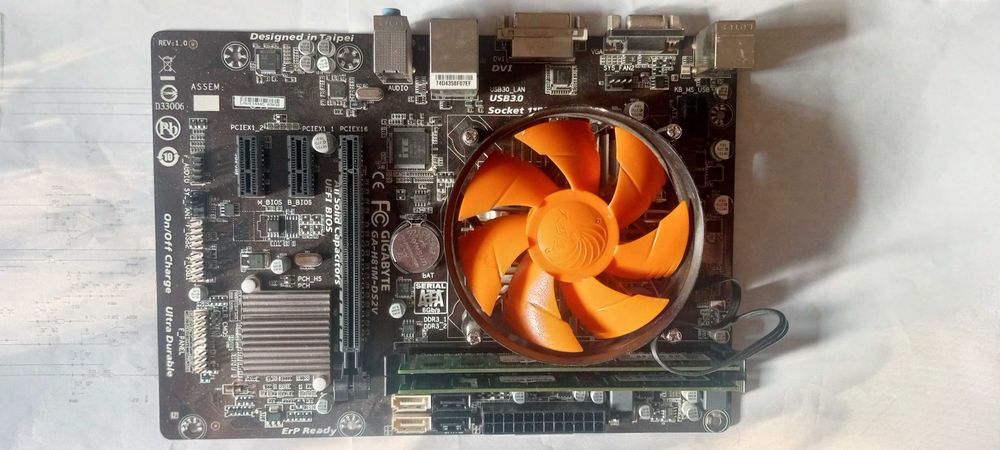Продам H81M + LGA1150 i3 + Кулер + 8Гб DDR3