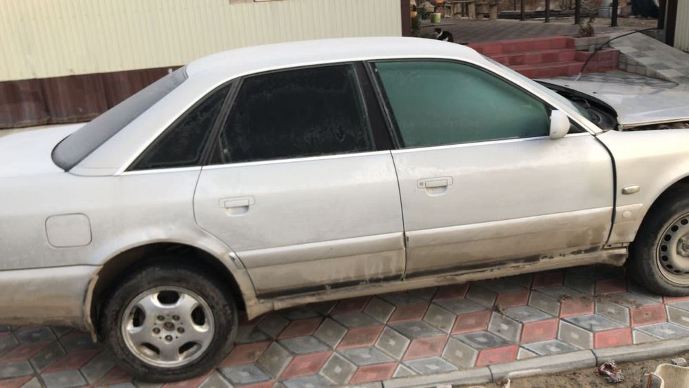 Продам на разбор Ауди с4