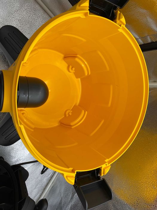 Aspirator umed uscat DeWalt 20L 1050W cu suflare